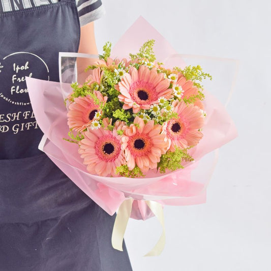 Blush Blooms| Daisy Fresh Flower Bouquet Delivery