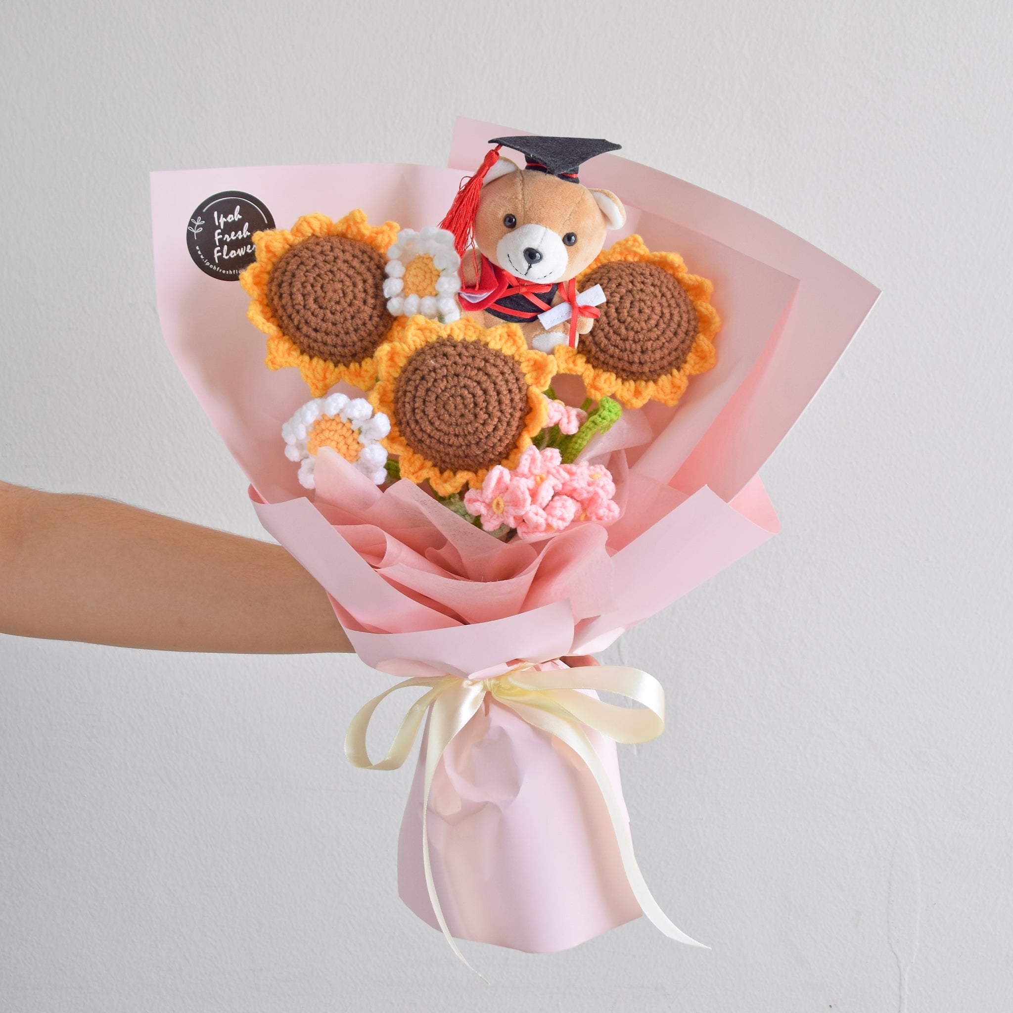 Gabby Graduation Crochet Flower Bouquet| Graduation Gift Delivery ...