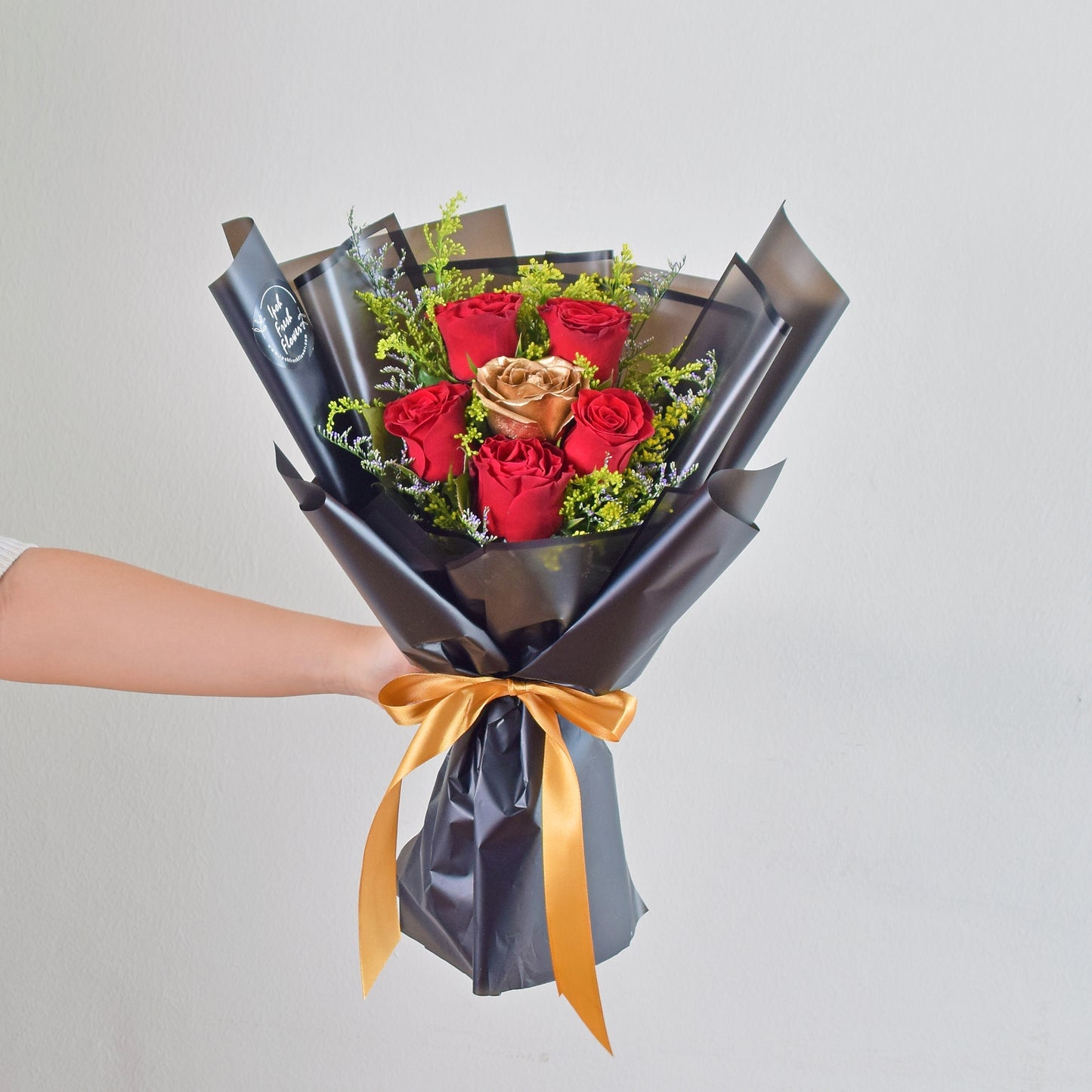 Sparkling Gold Roses| Roses Bouquet| Fresh Flower Delivery