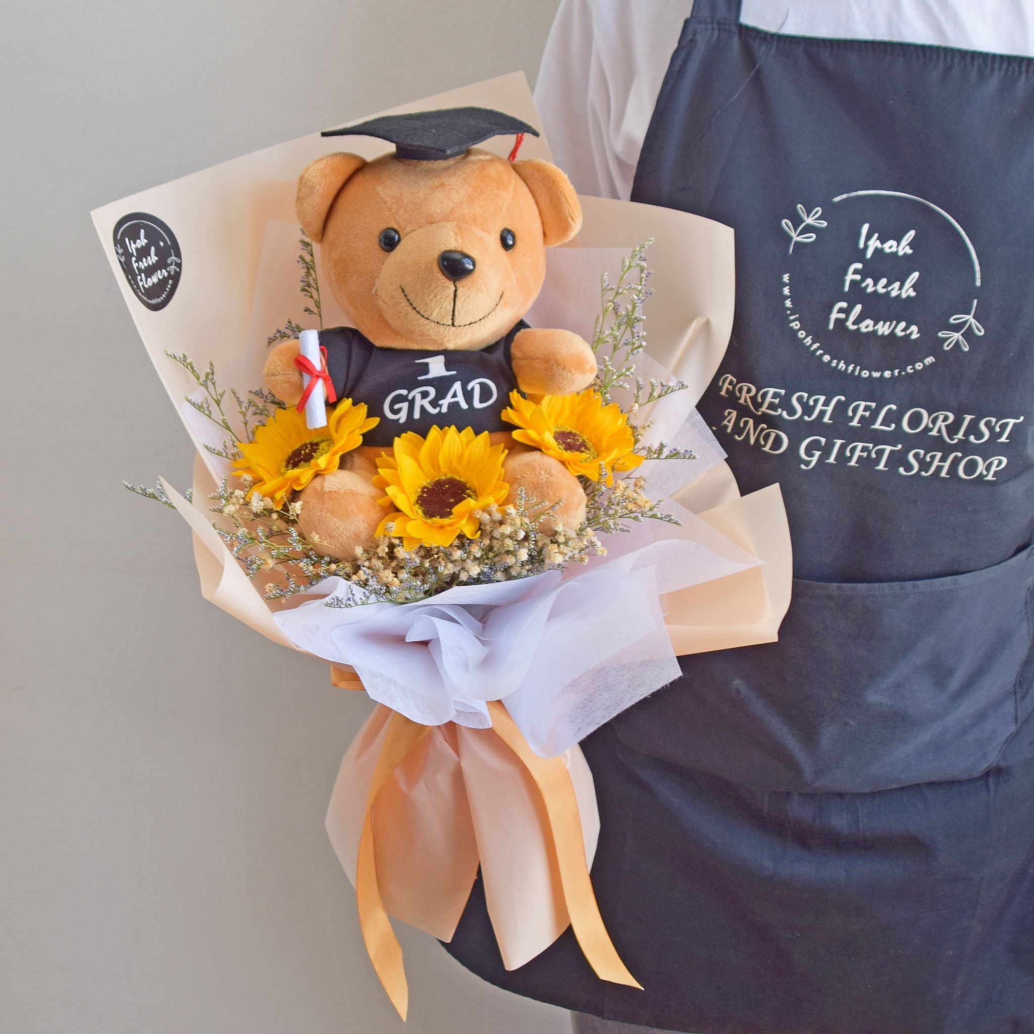 Graduation bear sales bouquet